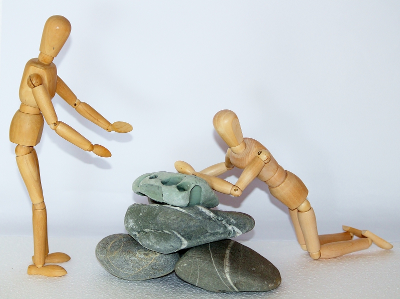 therapeute-THIERY-min_wooden-figures-980774